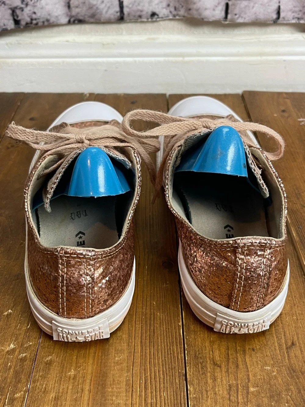 Converse juniors size 4 rose gold glitter sneakers